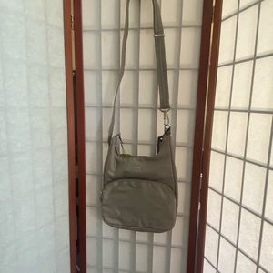 Travelon Anti Theft Essential Messenger Sand NWT